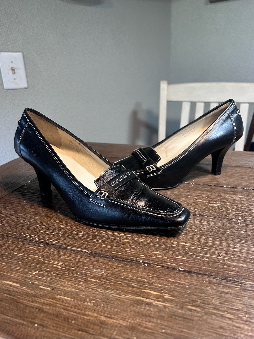 Vintage coach black leather loafer heels size 10